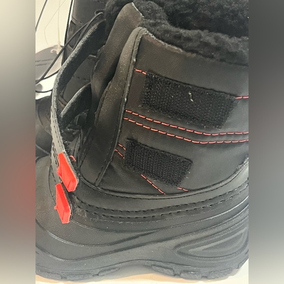 Wonder Nation Kids Black and Red Boys Warm Winter Velcro Boots Size 8 - Picture 9 of 9